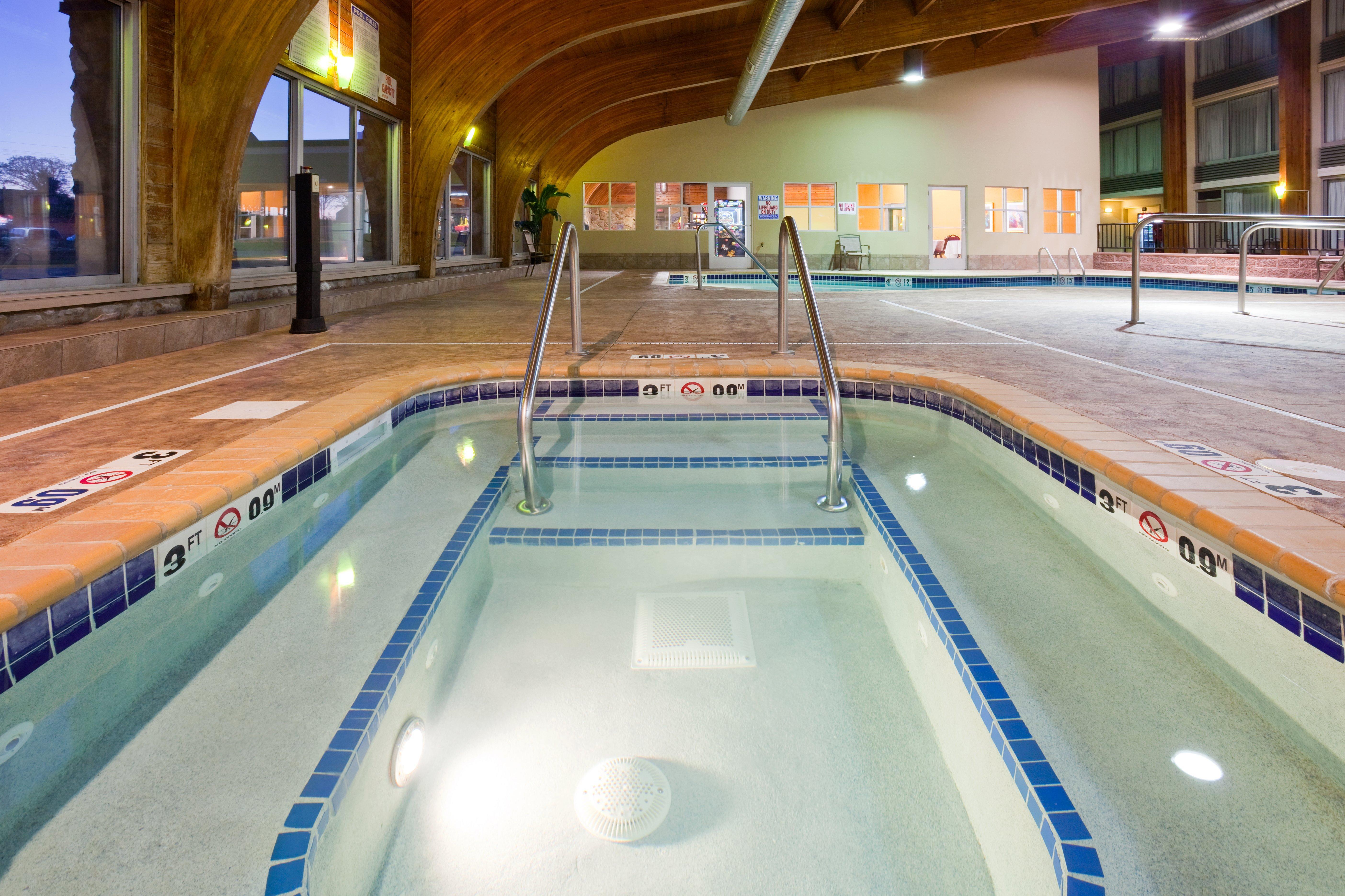 Holiday Inn Detroit Lakes By Ihg Exterior photo