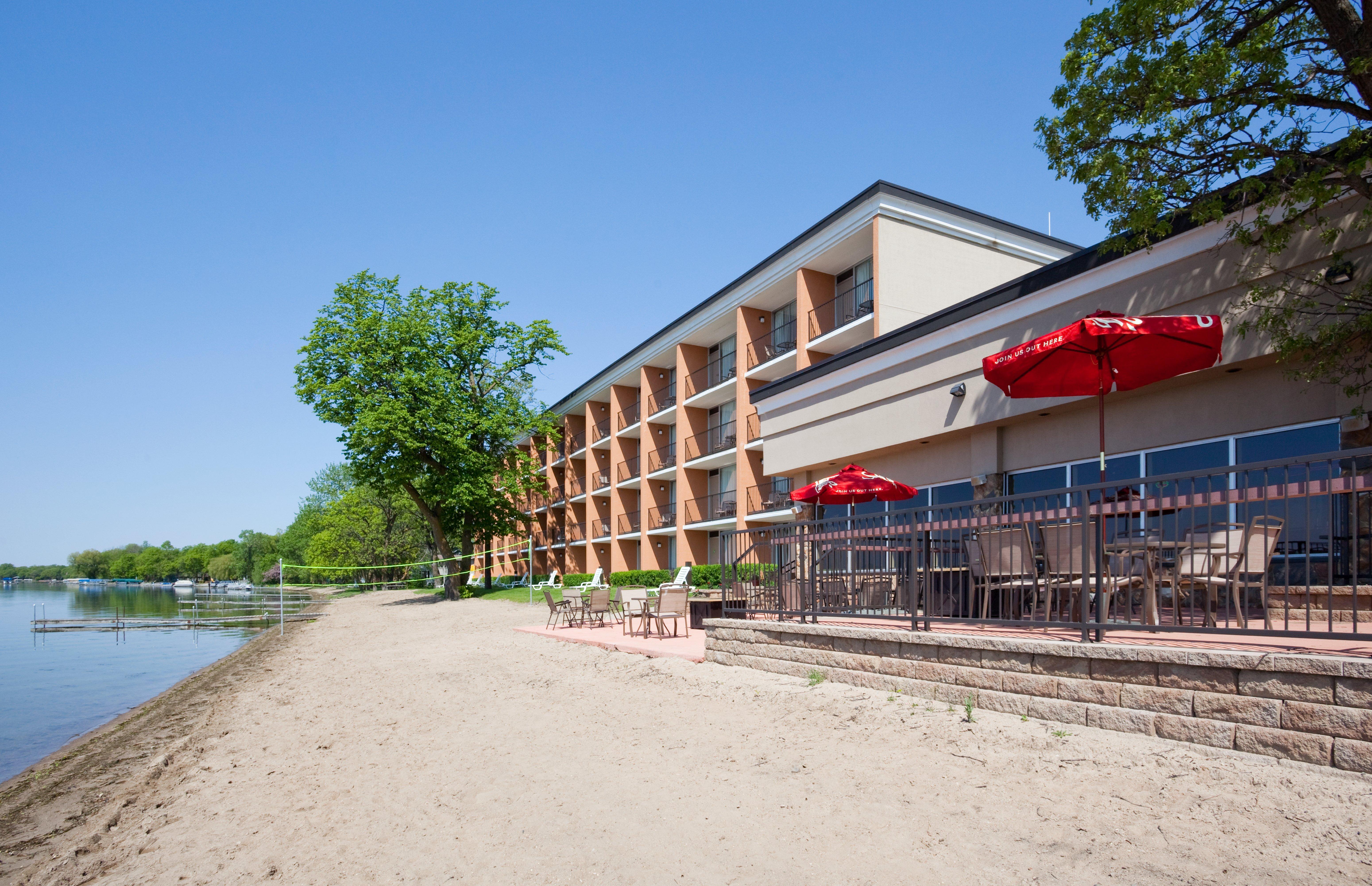 Holiday Inn Detroit Lakes By Ihg Exterior photo