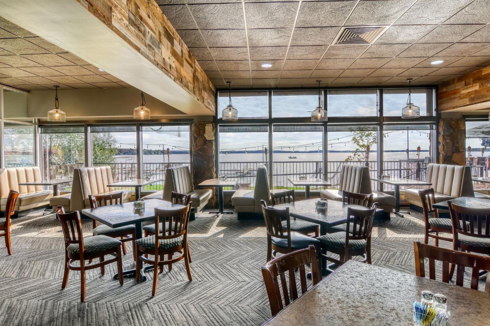 Holiday Inn Detroit Lakes By Ihg Exterior photo