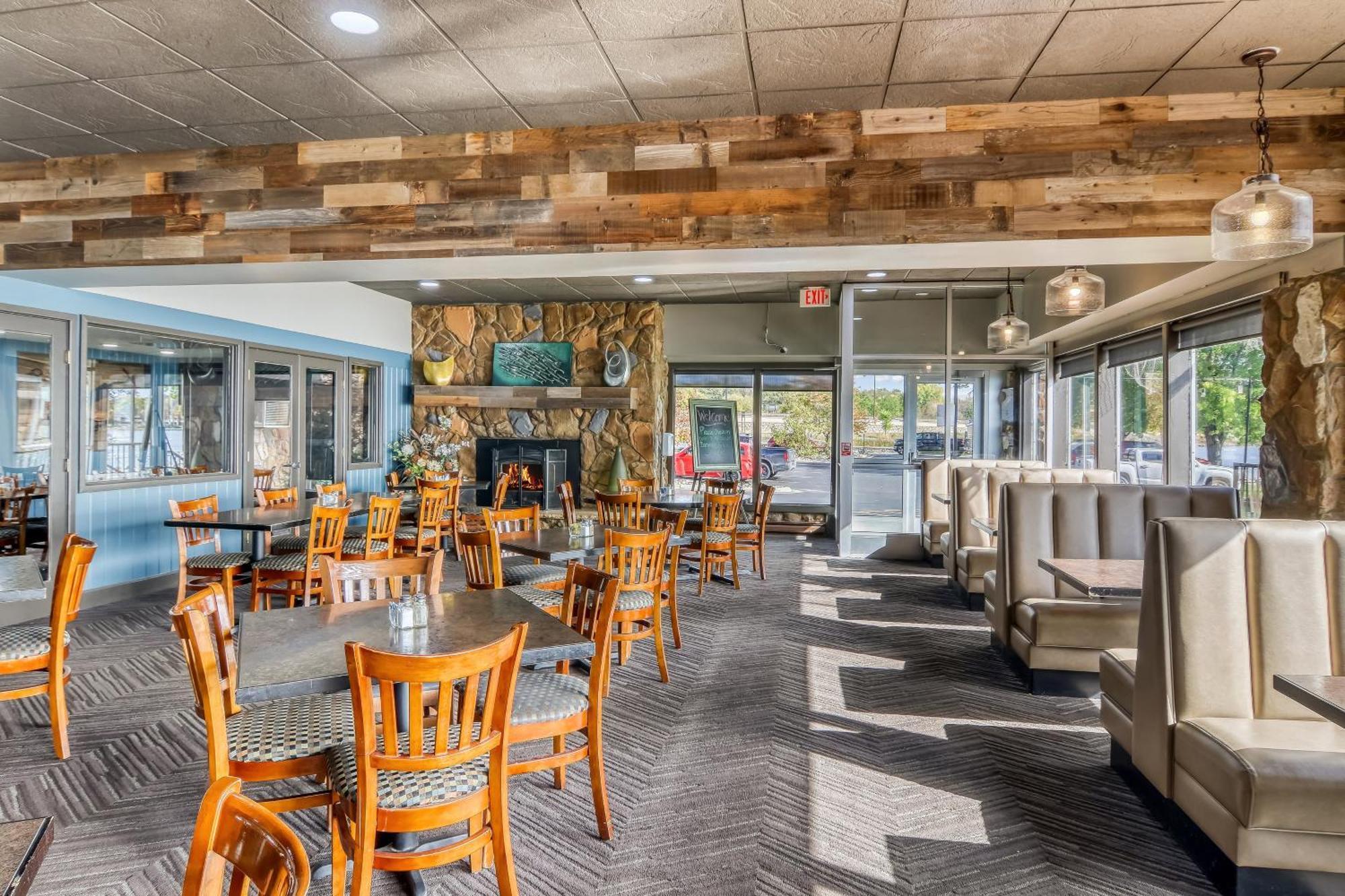 Holiday Inn Detroit Lakes By Ihg Exterior photo