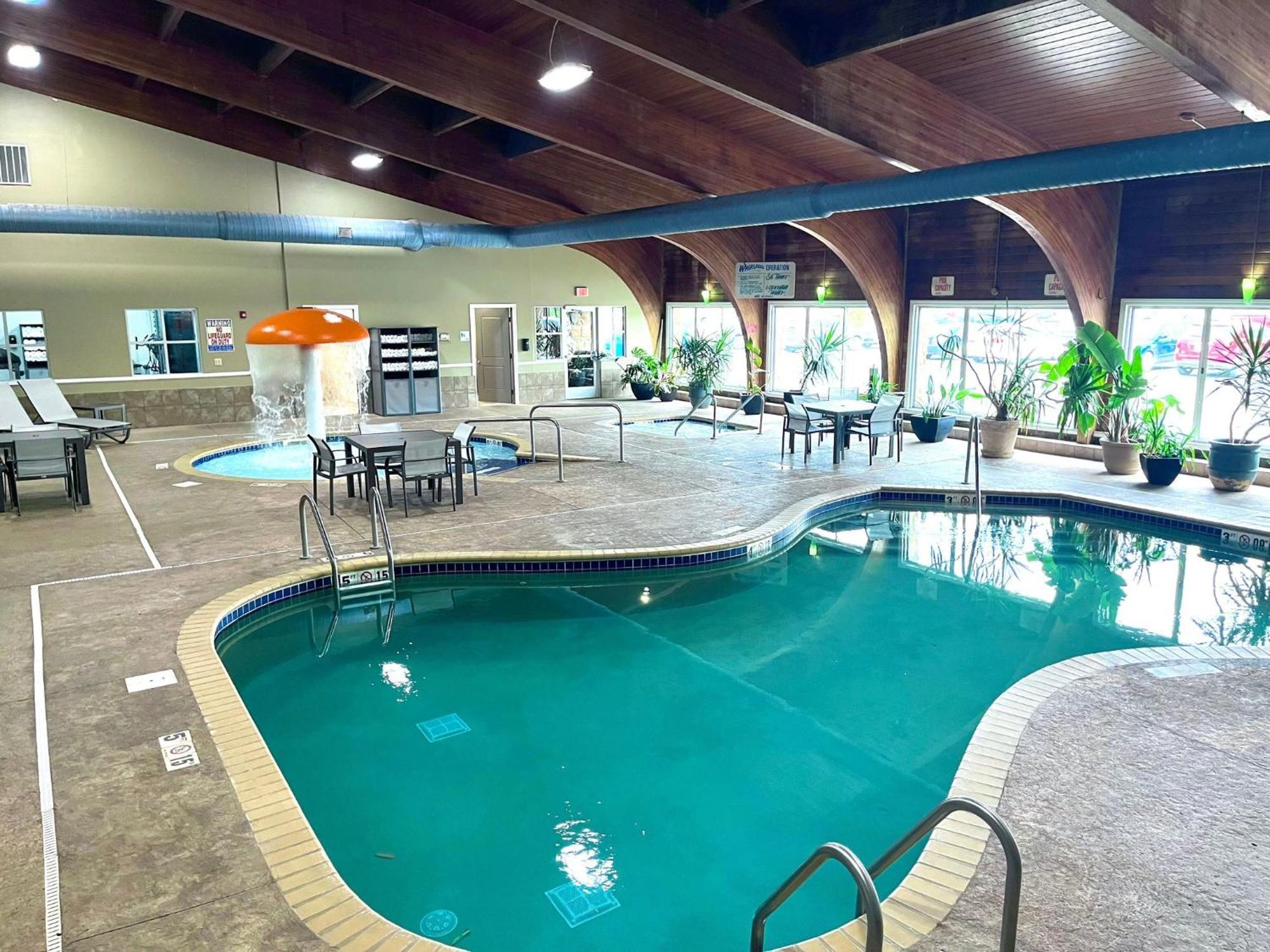 Holiday Inn Detroit Lakes By Ihg Exterior photo